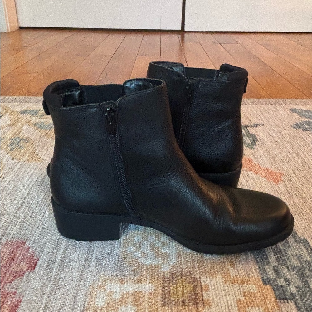 Make Me An Offer 😊 - Cute Anne Klein Booties with Buckle Details (Black) - Picture 4 of 11